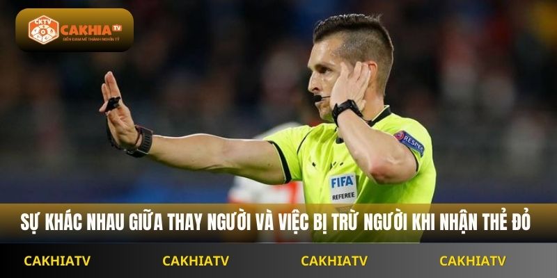 Sự khác nhau giữa thay người và việc bị trừ người khi nhận thẻ đỏ